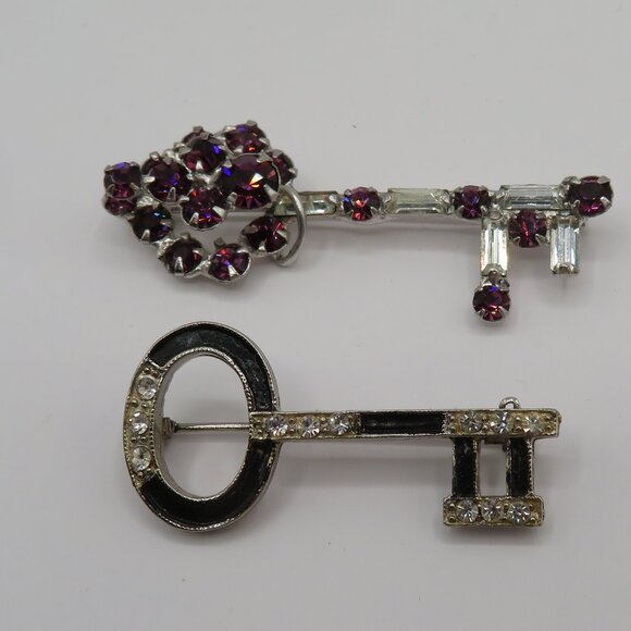Vintage Rhinestone Skeleton Keey Brooches in Silver Tone (Set of 2) - Picture 1 of 3